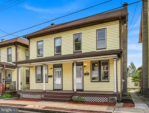 204-206 W Carpenter Ave, Myerstown, PA 17067