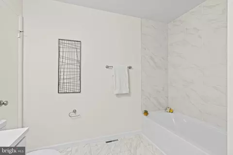 975 E Pine St, Palmyra, PA 17078 photo 25