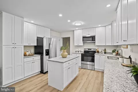 975 E Pine St, Palmyra, PA 17078 photo 13