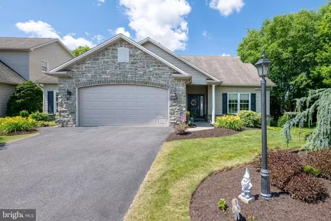 831 Victoria Ln, Palmyra, PA 17078