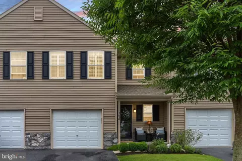 195 N Village Cir, Palmyra, PA 17078