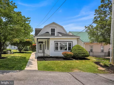 44 W Market St, Palmyra, PA 17078