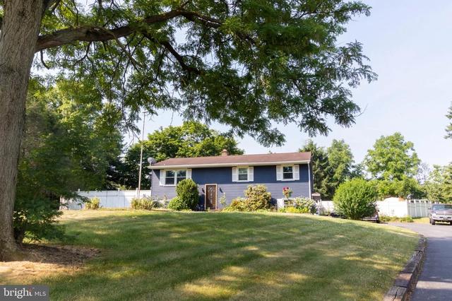 16 Pine Ave, Fredericksburg, PA 17026