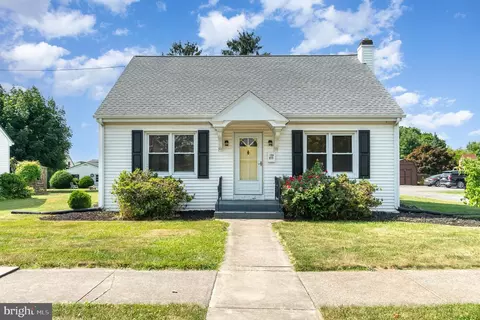 211 W Walnut St, Palmyra, PA 17078