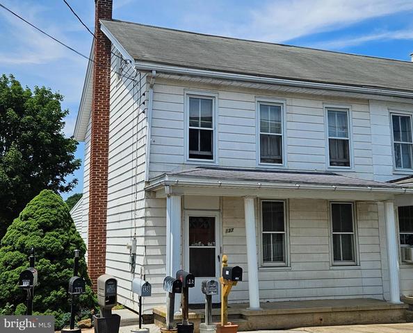 137 N Mechanic St, Fredericksburg, PA 17026