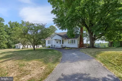 394 Mountville Dr, Lebanon, PA 17046
