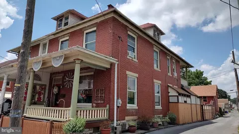 19 E Willow St, Palmyra, PA 17078