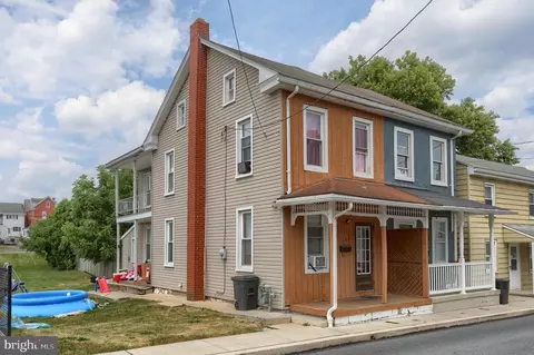 337 W Queen St, Annville, PA 17003