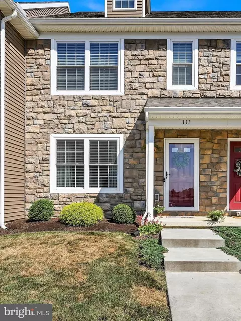331 Springwood Dr, Lebanon, PA 17042