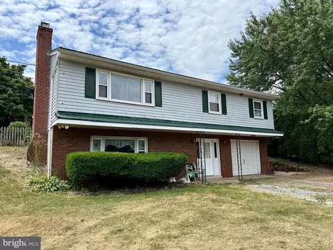 725 Narrows Dr, Lebanon, PA 17046