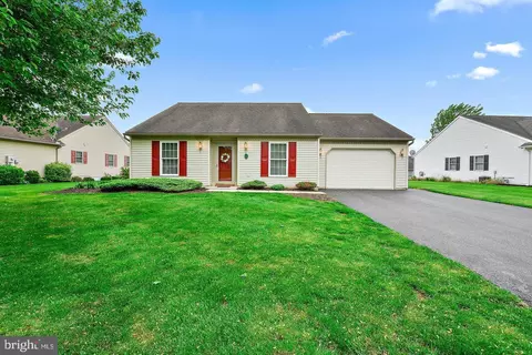 8 Scenic Dr, Myerstown, PA 17067