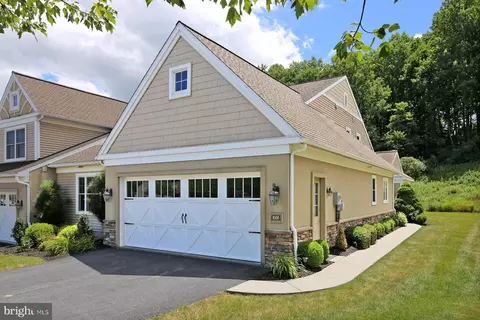 1035 English Dr, Lebanon, PA 17042