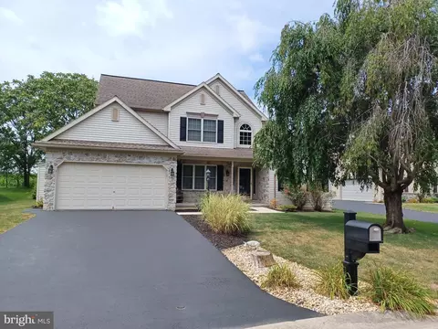 414 Little Pond Ln, Lebanon, PA 17042