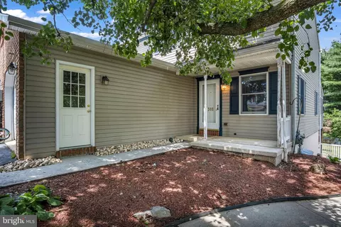 301 Acorn Cir, Lebanon, PA 17042