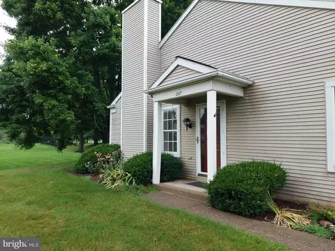 207 Barrington Ct, Palmyra, PA 17078