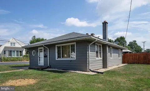 806 S Railroad St, Palmyra, PA 17078