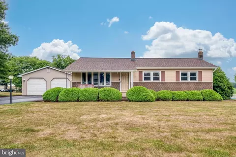 6 Orchard Dr, Jonestown, PA 17038