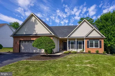 29 Oak Knoll Cir, Lebanon, PA 17042
