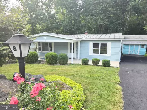 8 Ash Dr, Manheim, PA 17545