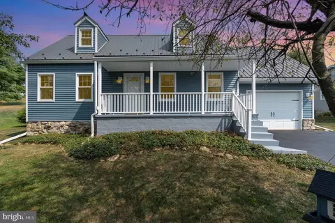 28 Middle Ave, Jonestown, PA 17038