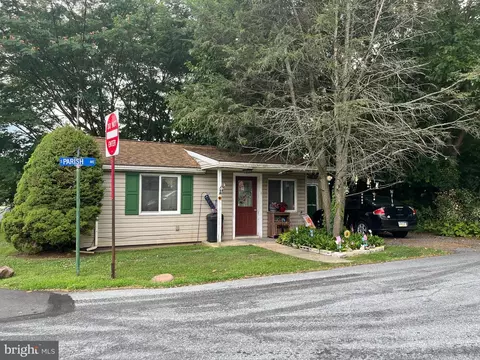 17 S Parish Ave, Newmanstown, PA 17073