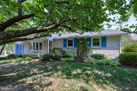 803 Willow Ln, Lebanon, PA 17046