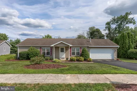 4 Susan Ave, Myerstown, PA 17067