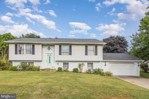155 Schoolhouse Rd, Palmyra, PA 17078