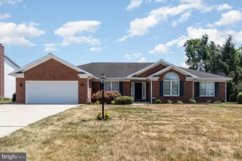 30 Summit Dr, Palmyra, PA 17078