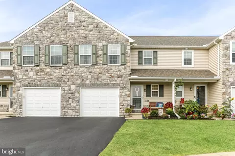 585 Brookwood Dr, Palmyra, PA 17078