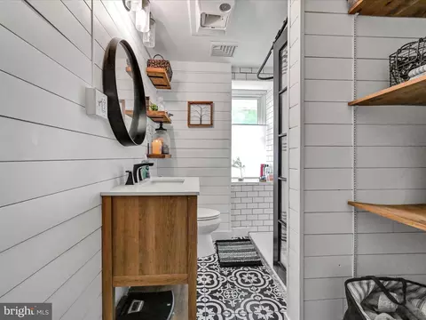 Bath - 323 Boyd St, Lebanon, PA 17042 photo 1 of 2