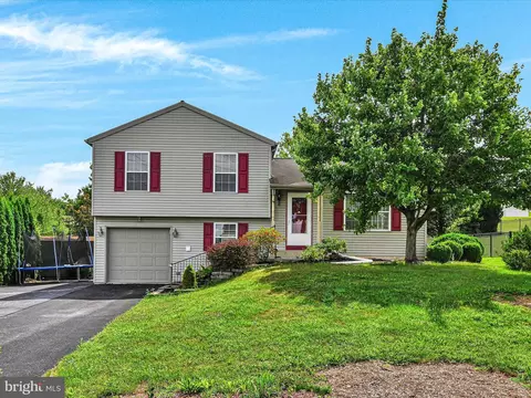 2034 Water St, Lebanon, PA 17046