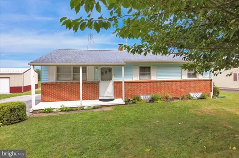 2063 Meadowfield Dr, Lebanon, PA 17046