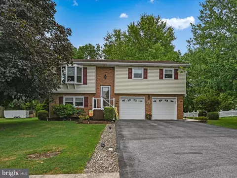 220 E Carpenter Ave, Myerstown, PA 17067