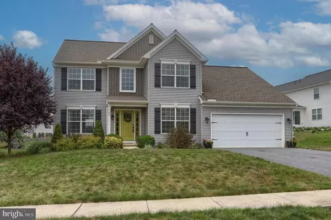 84 Creekside Dr, Lebanon, PA 17042