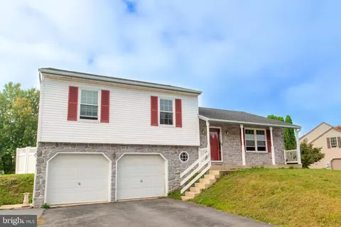 6 Winchester Cir, Lebanon, PA 17046