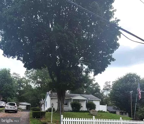 120 2nd St, Fredericksburg, PA 17026