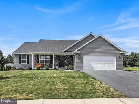 18 Evergreen Way, Newmanstown, PA 17073