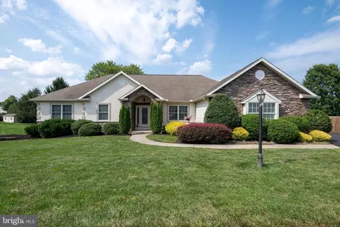 37 Carriage Rd, Palmyra, PA 17078