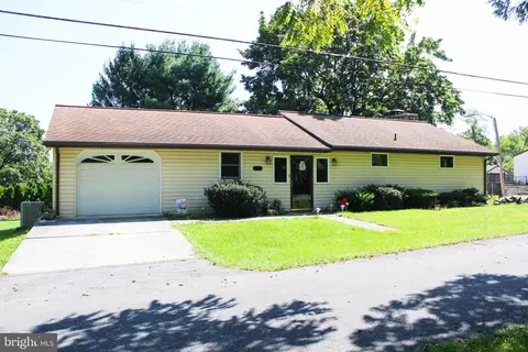 1660 Broad St, Annville, PA 17003