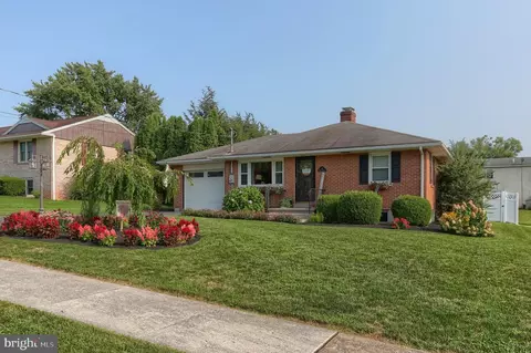 10 W Walnut St, Cleona, PA 17042