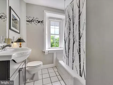 Bath - 339 Boyd St, Cornwall, PA 17016 photo 1 of 1