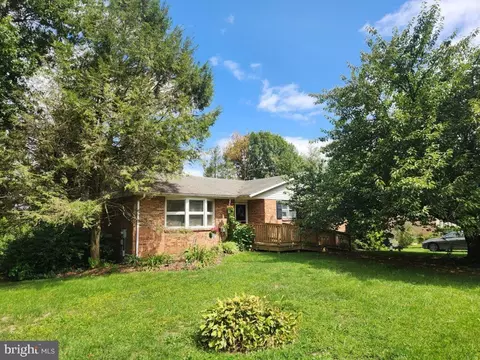 405 Meadowview Dr, Lebanon, PA 17042