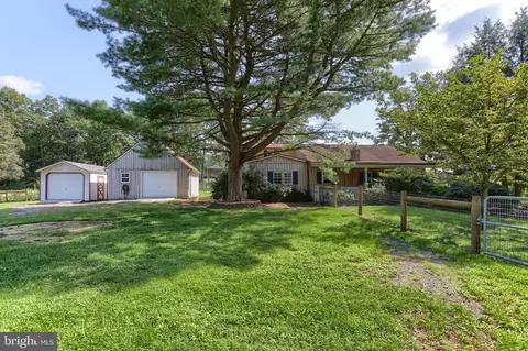 1128 Suedberg Rd, Pine Grove, PA 17963