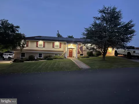 28 Clearview Dr, Lebanon, PA 17042