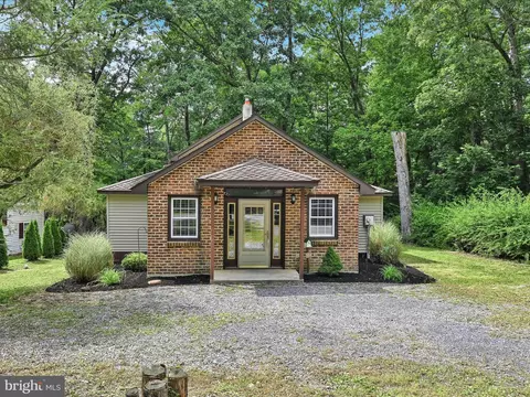 111 2nd St, Fredericksburg, PA 17026