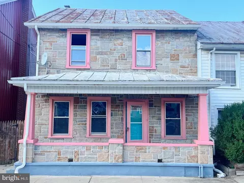 15 E Market St, Jonestown, PA 17038
