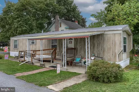 37 S Parish Ave, Newmanstown, PA 17073