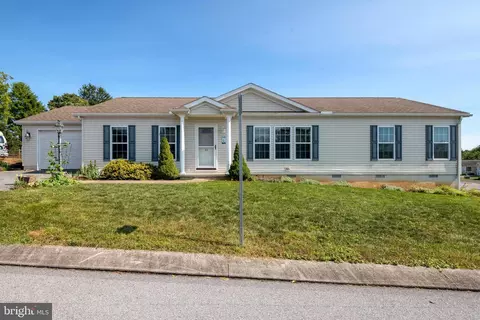 31 Garnet Ln, Annville, PA 17003