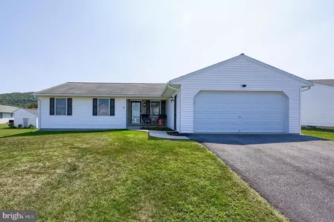 4 Garden Dr, Newmanstown, PA 17073